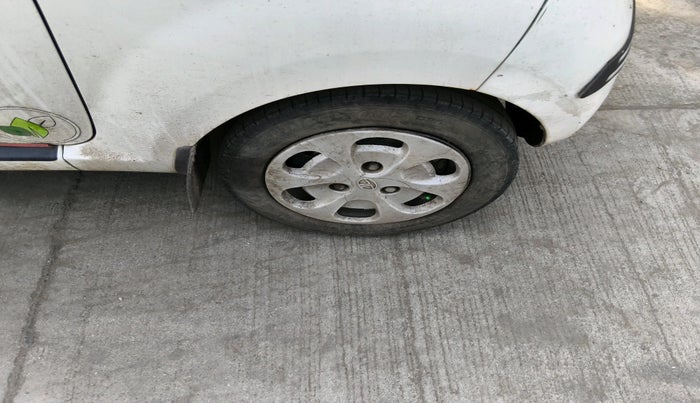 2013 Tata Nano EMAX LX CNG, Petrol, Manual, 74,147 km, tyre