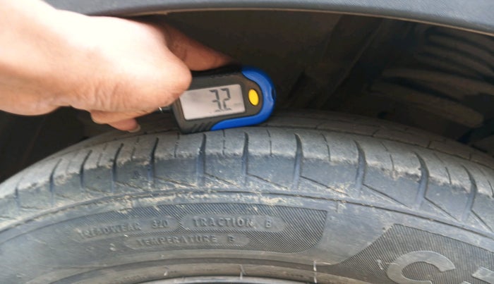 2025 Renault TRIBER RXE MT, Petrol, Manual, 20,705 km, tyre