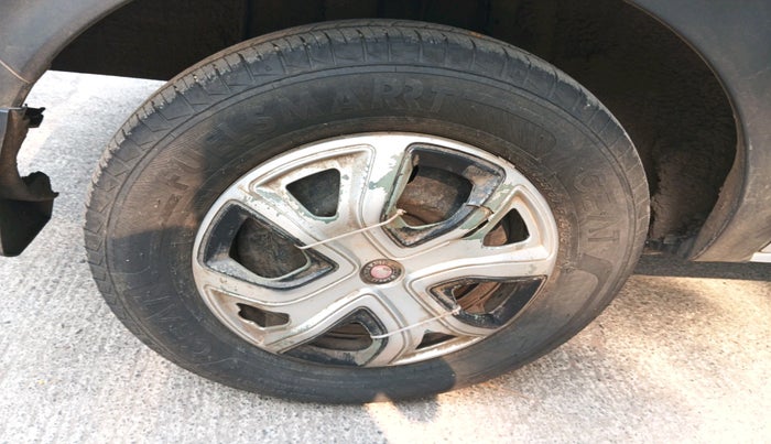 2025 Renault TRIBER RXE MT, Petrol, Manual, 20,705 km, tyre