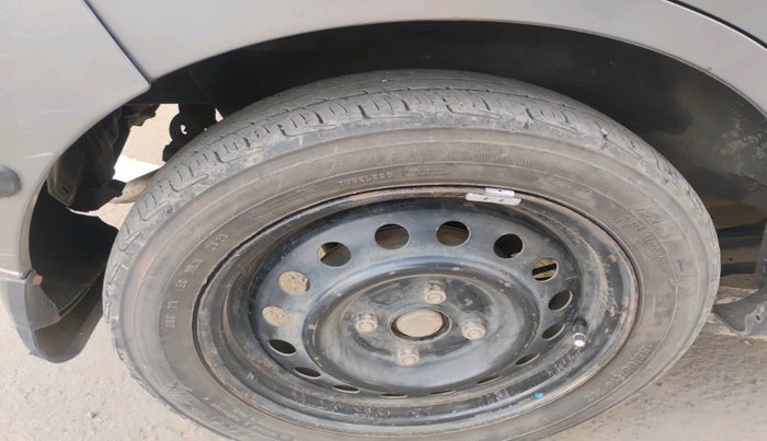 2013 Maruti Wagon R 1.0 VXI, Petrol, Manual, 95,157 km, tyre