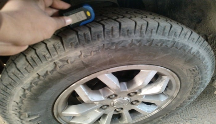 2016 Mahindra TUV300 T8, Diesel, Manual, 1,68,125 km, tyre