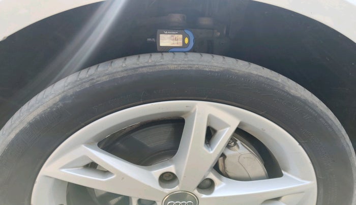 2017 Audi A4 35 TDI Technology, Diesel, Automatic, 1,25,062 km, tyre