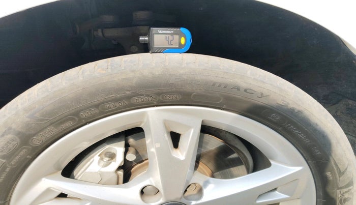 2017 Audi A4 35 TDI Technology, Diesel, Automatic, 1,25,062 km, tyre