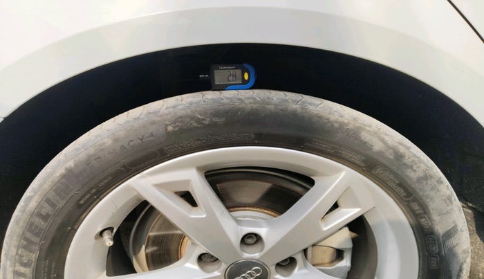 2017 Audi A4 35 TDI Technology, Diesel, Automatic, 1,25,062 km, tyre