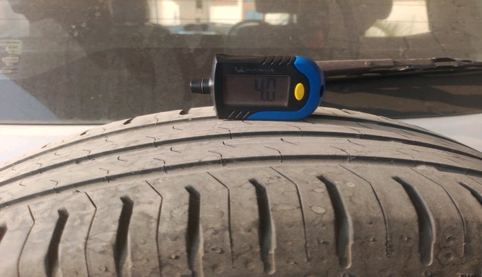 2013 Ford Ecosport AMBIENTE 1.5L DIESEL, Diesel, Manual, 1,82,774 km, tyre