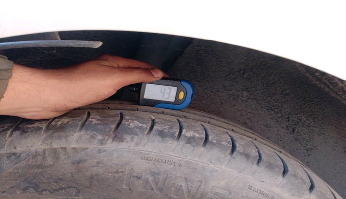 2013 Ford Ecosport AMBIENTE 1.5L DIESEL, Diesel, Manual, 1,82,774 km, tyre