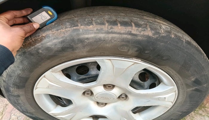 2013 Ford Ecosport AMBIENTE 1.5L PETROL, Petrol, Manual, 2,01,001 km, tyre