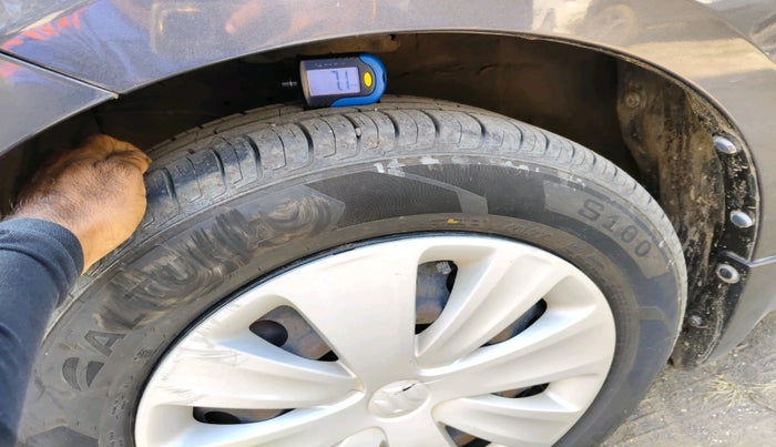 2017 Maruti Ertiga VXI, Petrol, Manual, 29,678 km, tyre