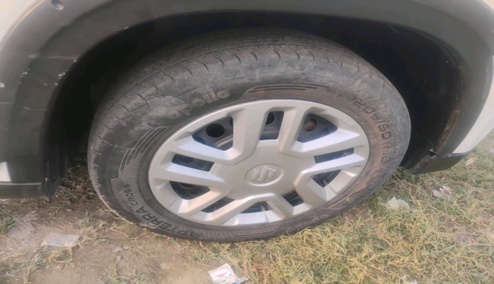 2017 Maruti Vitara Brezza VDI, Diesel, Manual, 48,612 km, tyre