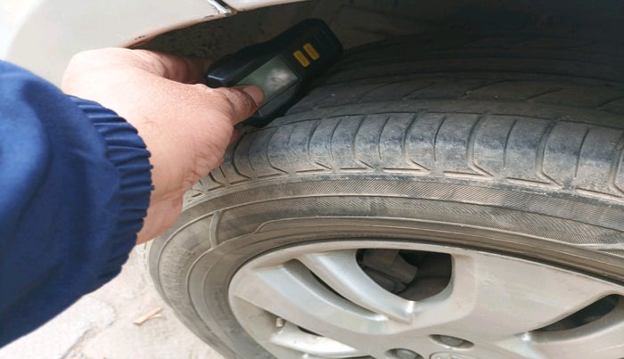 2014 Maruti Swift Dzire ZXI, Petrol, Manual, 90,809 km, tyre