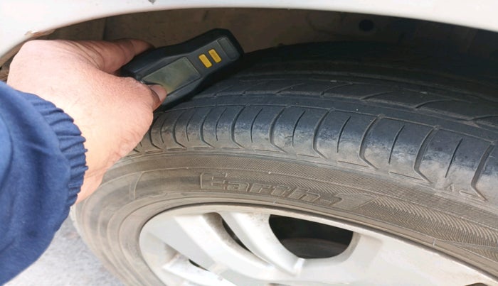 2014 Maruti Swift Dzire ZXI, Petrol, Manual, 90,809 km, tyre