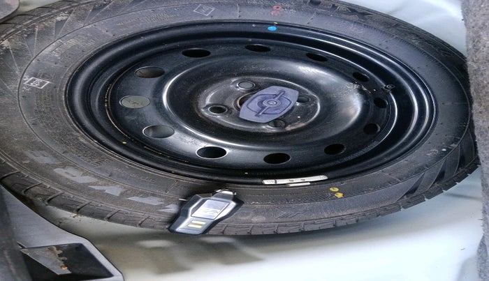 2023 Maruti Swift VXI, Petrol, Manual, 32,529 km, tyre