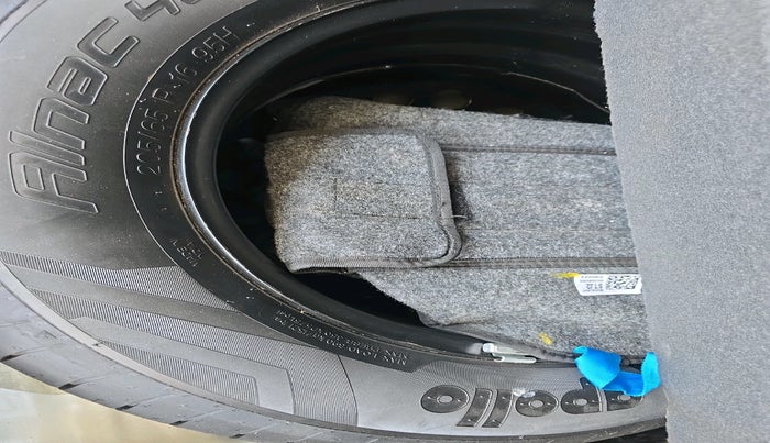 2024 Hyundai Creta S (O) 1.5 PETROL, Petrol, Manual, 32,749 km, tyre