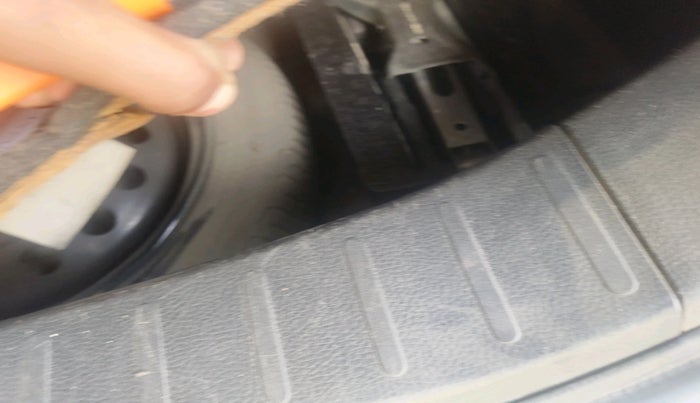 2017 Maruti Wagon R 1.0 VXI AMT, Petrol, Automatic, 82,529 km, tyre