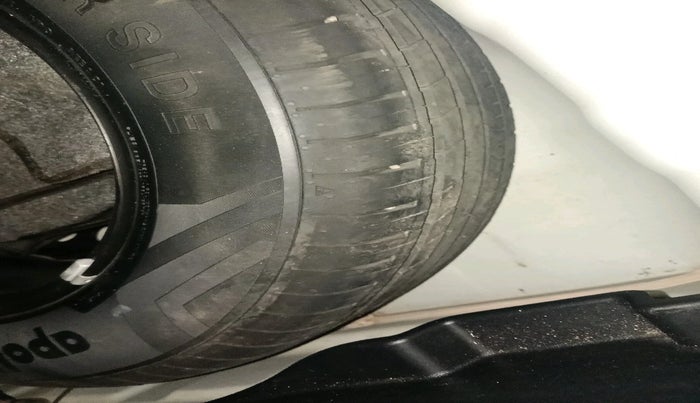 2020 Hyundai VENUE S 1.2, Petrol, Manual, 65,084 km, tyre