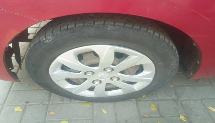 2017 Hyundai Eon SPORTZ, Petrol, Manual, 83,847 km, tyre