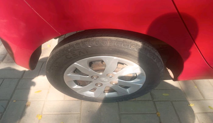 2017 Hyundai Eon SPORTZ, Petrol, Manual, 83,847 km, tyre