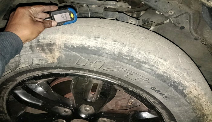 2017 Ford Endeavour TITANIUM 3.2 4X4 AT, Diesel, Automatic, 1,38,264 km, tyre