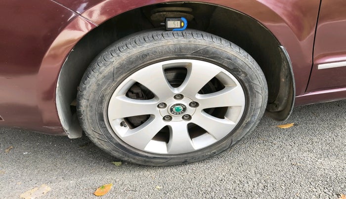 2010 Skoda Superb ELEGANCE 1.8 TSI AT, Petrol, Automatic, 76,017 km, tyre