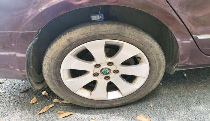 2010 Skoda Superb ELEGANCE 1.8 TSI AT, Petrol, Automatic, 76,017 km, tyre