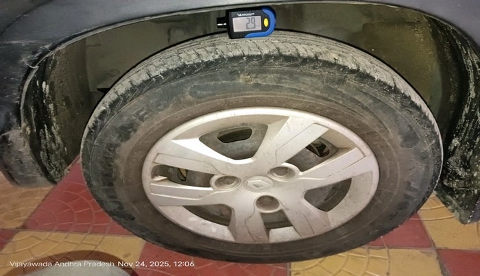 2017 Renault Kwid RXT 1.0 AMT, Petrol, Automatic, 22,648 km, tyre