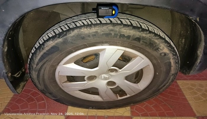 2017 Renault Kwid RXT 1.0 AMT, Petrol, Automatic, 22,648 km, tyre