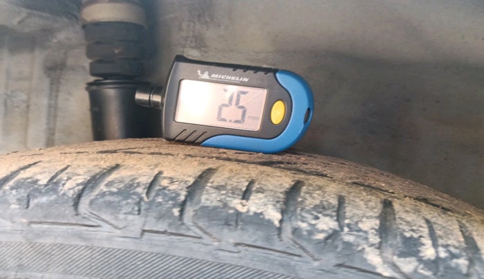 2012 Honda Brio V AT, Petrol, Automatic, 73,217 km, tyre