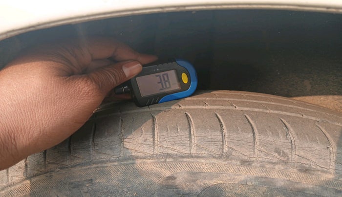 2015 Maruti Swift Dzire VDI, Diesel, Manual, 1,15,297 km, tyre