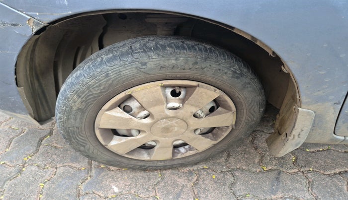 2013 Maruti Wagon R 1.0 LXI CNG, Petrol, Manual, 1,01,968 km, tyre