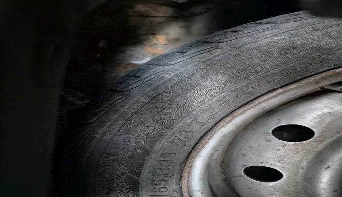 2013 Maruti Wagon R 1.0 LXI CNG, Petrol, Manual, 1,01,968 km, tyre