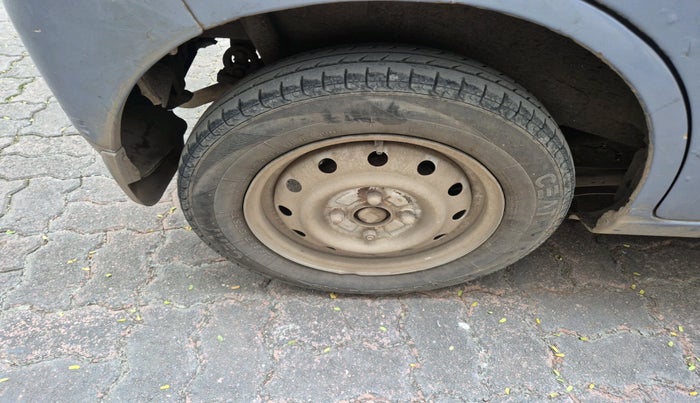 2013 Maruti Wagon R 1.0 LXI CNG, Petrol, Manual, 1,01,968 km, tyre