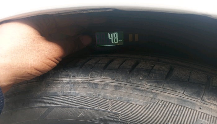 2011 Volkswagen Vento TRENDLINE 1.6, Petrol, Manual, 84,185 km, tyre