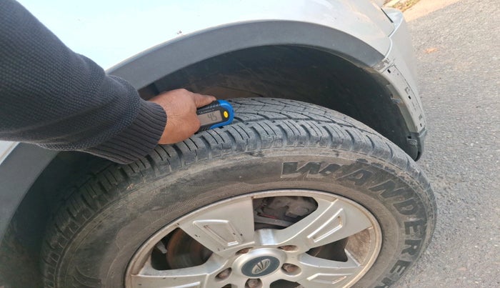 2014 Mahindra XUV500 W8, Diesel, Manual, 1,96,335 km, tyre