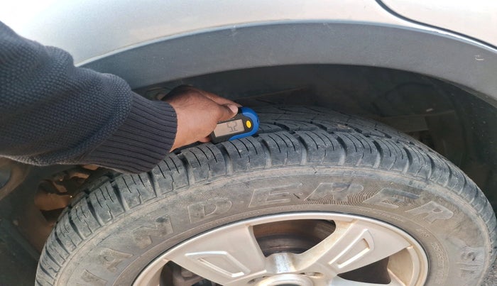 2014 Mahindra XUV500 W8, Diesel, Manual, 1,96,335 km, tyre