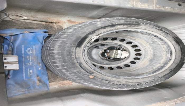 2016 Honda City 1.5L I-VTEC V MT, Petrol, Manual, 1,42,685 km, tyre