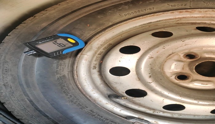 2010 Maruti Swift LXI, Petrol, Manual, 1,13,277 km, tyre