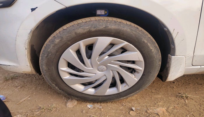 2015 Maruti Ertiga VXI CNG, Petrol, Manual, 1,00,759 km, tyre