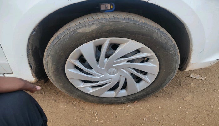 2015 Maruti Ertiga VXI CNG, Petrol, Manual, 1,00,759 km, tyre