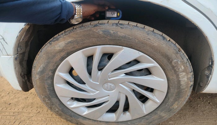 2015 Maruti Ertiga VXI CNG, Petrol, Manual, 1,00,759 km, tyre