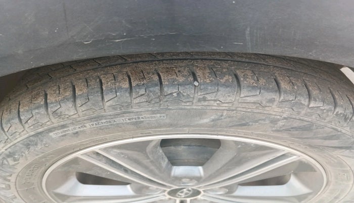 2017 Hyundai Creta SX PLUS 1.6 PETROL, Petrol, Manual, 1,13,642 km, tyre