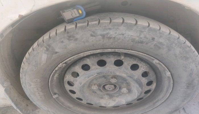 2015 Maruti Wagon R 1.0 VXI, Petrol, Manual, 1,49,033 km, tyre