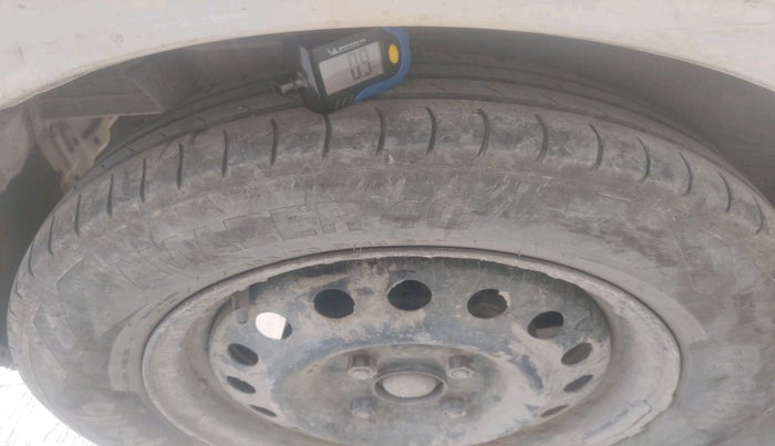 2015 Maruti Wagon R 1.0 VXI, Petrol, Manual, 1,49,033 km, tyre