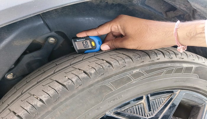 2024 Tata Safari ADVENTURE PLUS DARK EDITION AT, Diesel, Automatic, 7,666 km, tyre