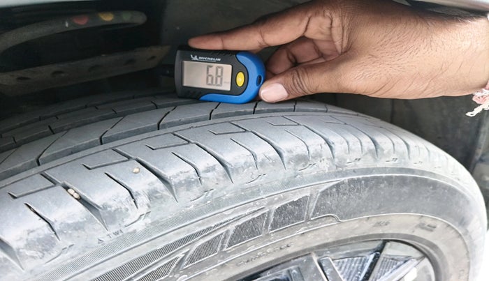 2024 Tata Safari ADVENTURE PLUS DARK EDITION AT, Diesel, Automatic, 7,666 km, tyre