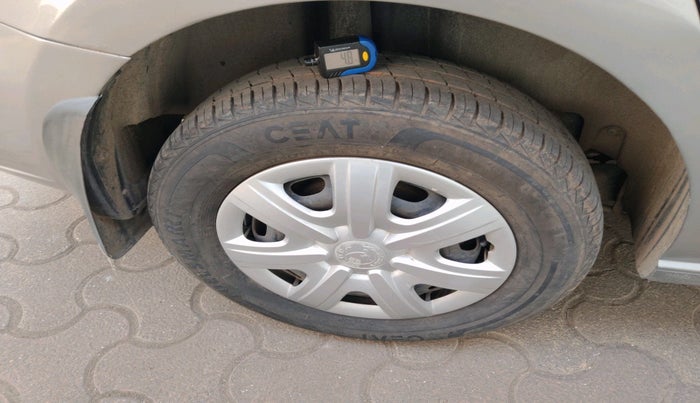 2013 Skoda Rapid AMBITION 1.6 MPI AT, Petrol, Automatic, 79,531 km, tyre