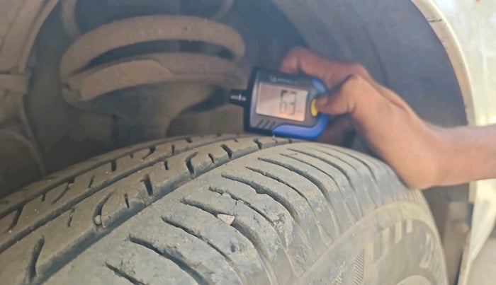 2011 Volkswagen Vento HIGHLINE DIESEL 1.6, Diesel, Manual, 1,64,186 km, tyre