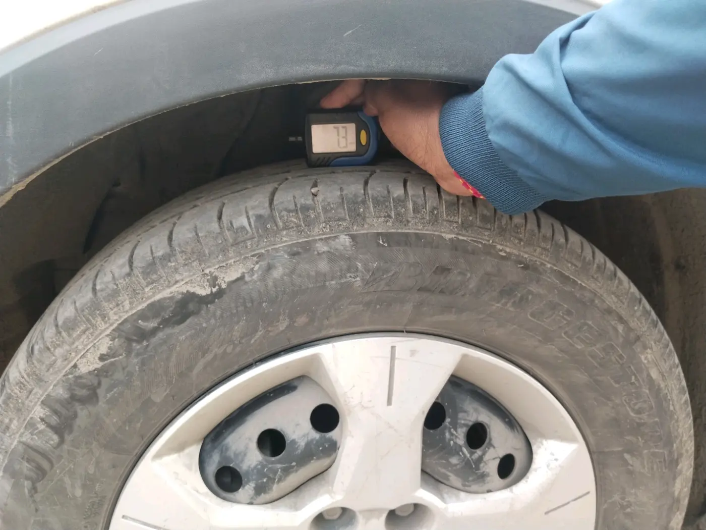 2023 Mahindra XUV300 W6 1.2 PETROL, Petrol, Manual, 24,900 km, tyre
