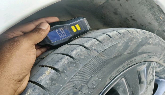 2016 Maruti Ertiga ZDI SHVS, Diesel, Manual, 2,03,372 km, tyre