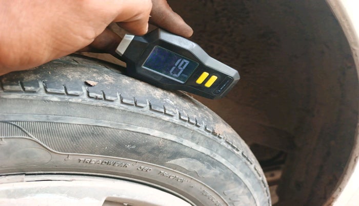 2014 Maruti Wagon R 1.0 LXI CNG, Petrol, Manual, 1,22,527 km, tyre