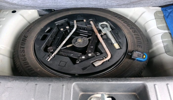 2017 Mahindra KUV 100 NXT K8 P 6 STR, Petrol, Manual, 44,631 km, tyre